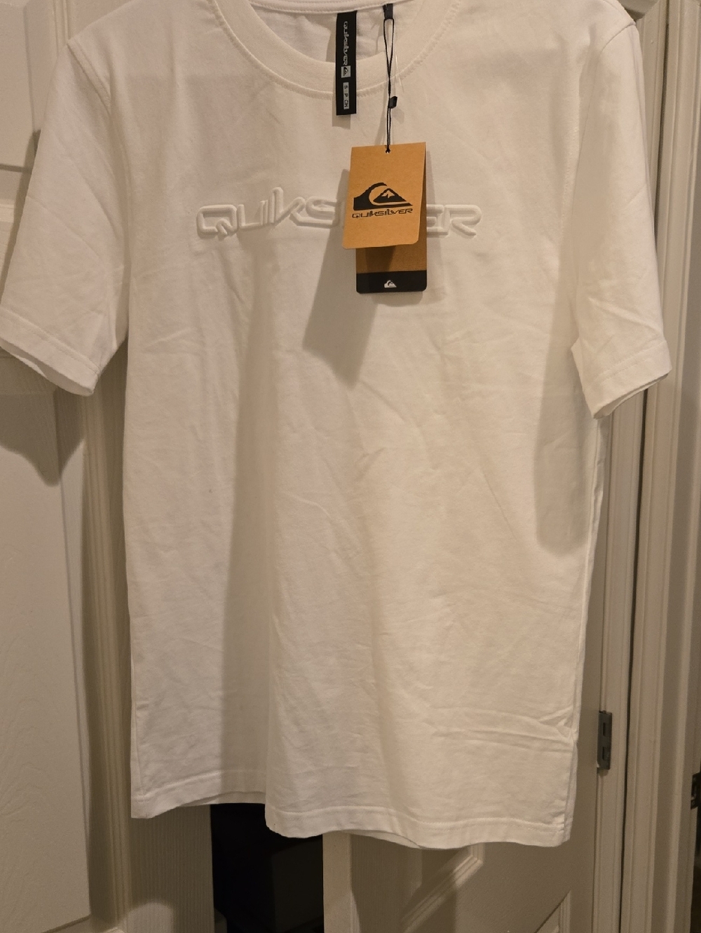 Quiksilver White Embossed Logo Short Sleeve Tee Size Small Nwt